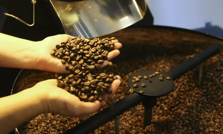 Exportação de café do Brasil cai em 2025, mas bate recorde em receita