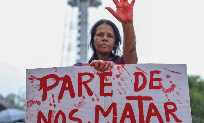 Apesar de medida protetiva, mulher é morta na rua por agressor