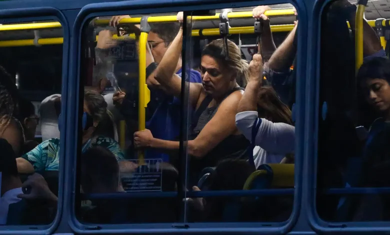 Livro apresenta contrastes do Rio ao examinar linha de ônibus 474