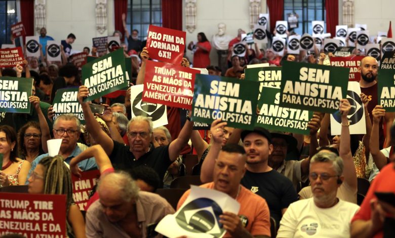 Em ato em SP, manifesto celebra democracia contra atos de 8 de janeiro