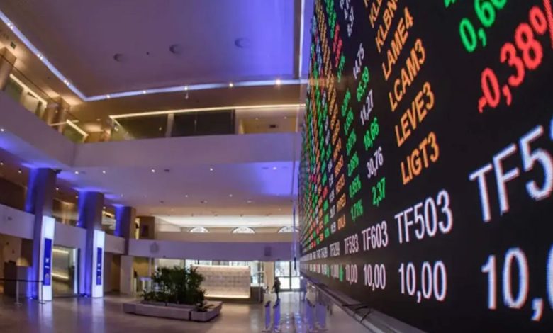 Bolsa sobe mais de 3% e encosta nos 172 mil pontos com recuos de Trump