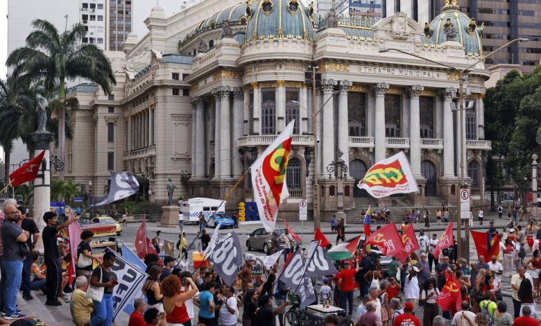 Manifestação no Rio lembra 8 de janeiro e rejeita anistia a golpistas