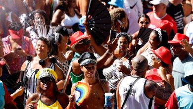 Ativistas denunciam 'blackface' em fantasias de carnaval