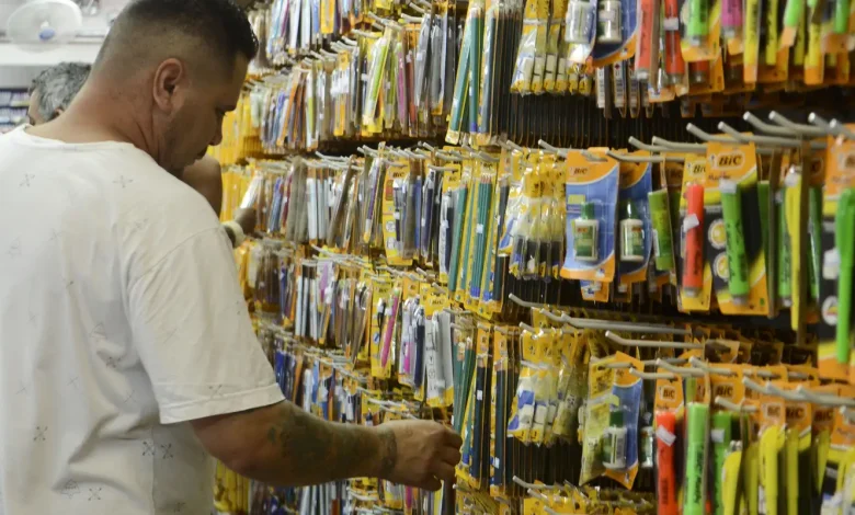 Preço de material escolar pode variar até 276% nas papelarias de SP