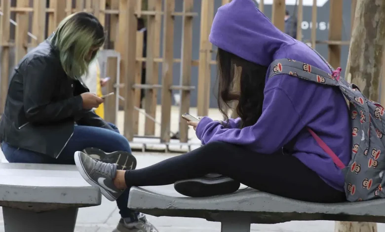 Reino Unido estuda proibição de redes sociais para crianças