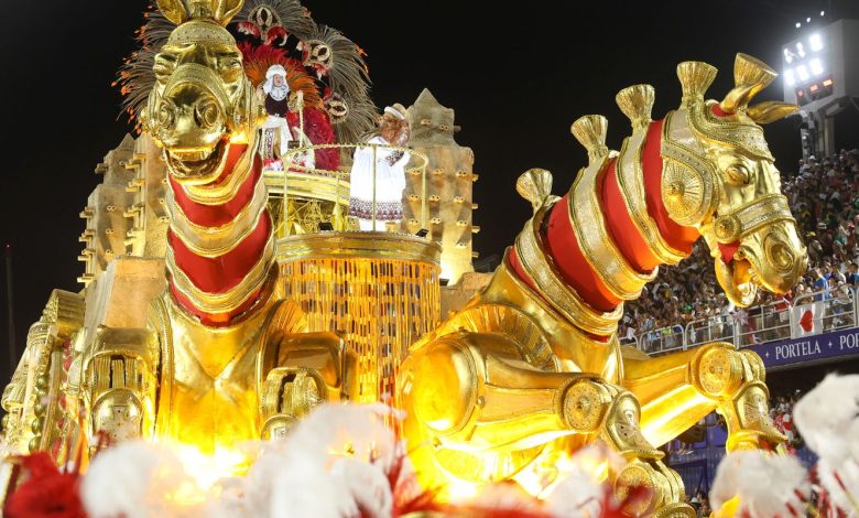 Enredos das escolas de samba contam a história não oficial