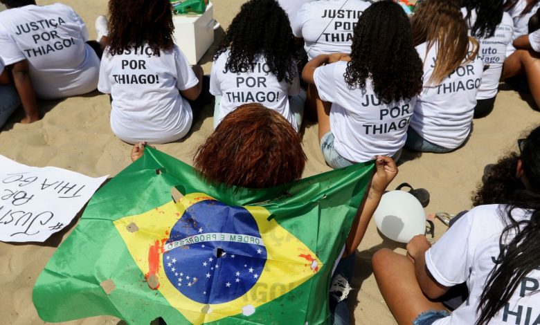 Ato no Rio pede justiça pela morte de Thiago Menezes Flausino