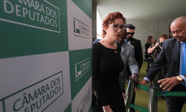 Moraes arquiva investigação contra Zambelli por obstrução e coação