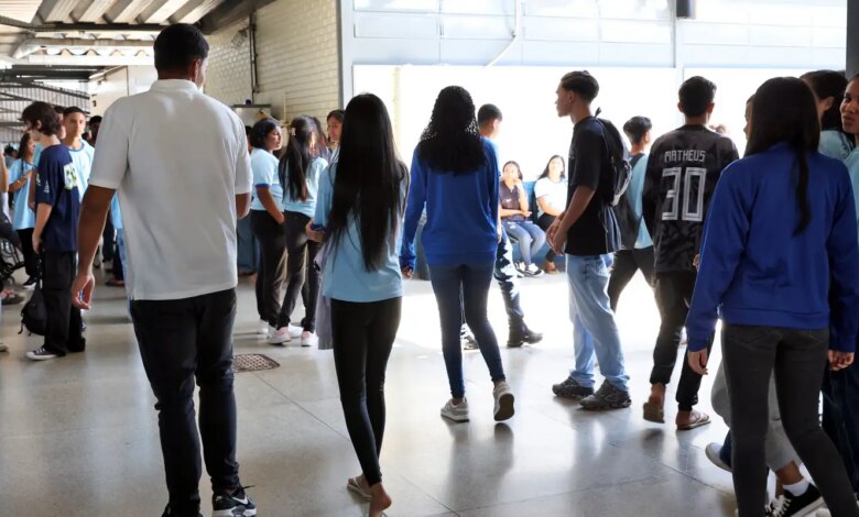 Pé-de-Meia: MEC começa pagar parcelas incentivo-conclusão e Enem