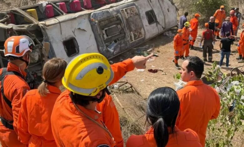 Ônibus que capotou e deixou 15 mortos em Alagoas estava irregular