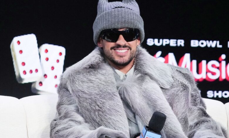 Bad Bunny, vencedor do Grammy e crítico de Trump, canta no Super Bowl
