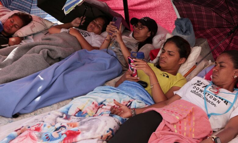 Familiares de presos políticos fazem greve de fome em Caracas