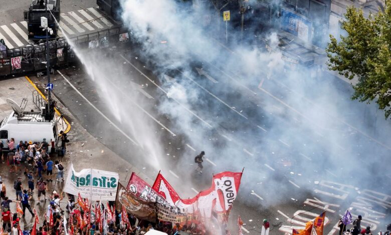 Argentina: Reforma trabalhista permite jornada de 12h e limita greves