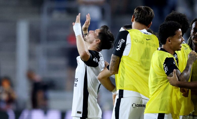 Corinthians é eficiente e derrota Athletico na Arena da Baixada