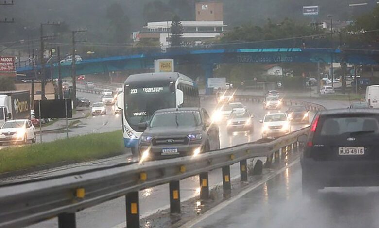 SC tem alerta vermelho para alagamentos e deslizamentos na capital