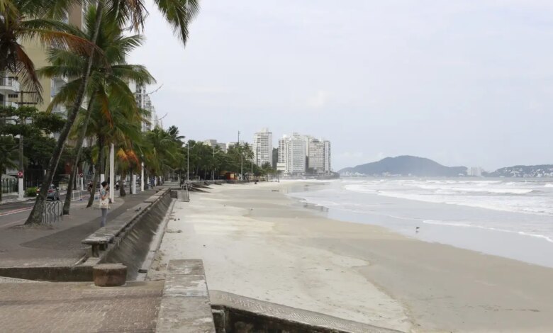 Carnaval: bombeiros salvam 348 vítimas de afogamento no litoral de SP