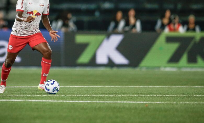 Jogador do Bragantino pede desculpas após fala machista contra árbitra