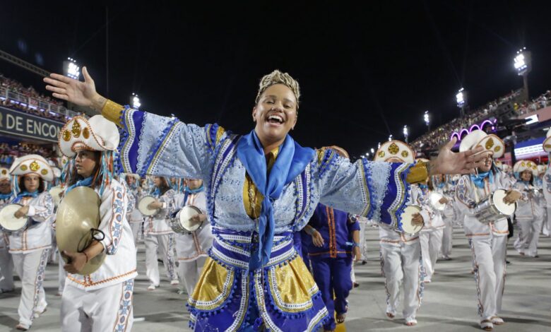 Laísa Lima é a primeira mulher mestra de bateria a passar na Sapucaí