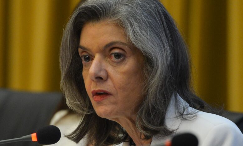 Cármen Lúcia vota contra gratificação de desempenho a inativos do INSS