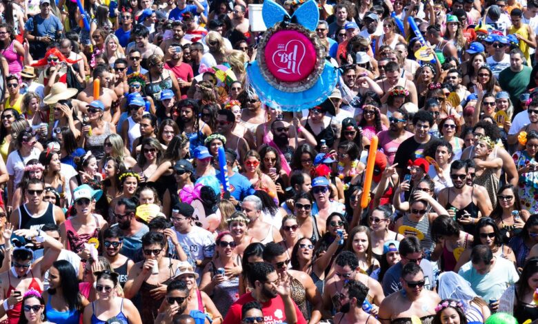 Ministério Público de SP vai investigar superlotação em blocos de rua