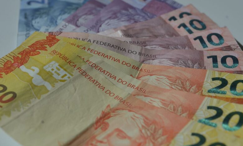 Renda domiciliar per capita chega a R$ 2.316 em 2025, diz IBGE