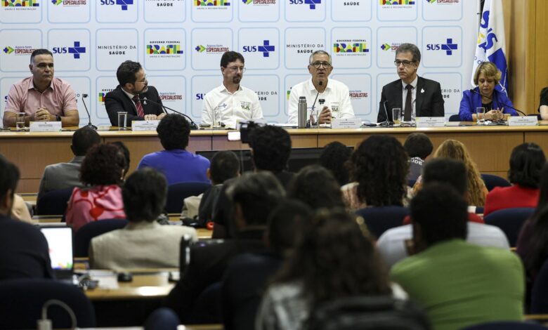 Saúde anuncia 3 mil vagas de residência e 900 para especialistas