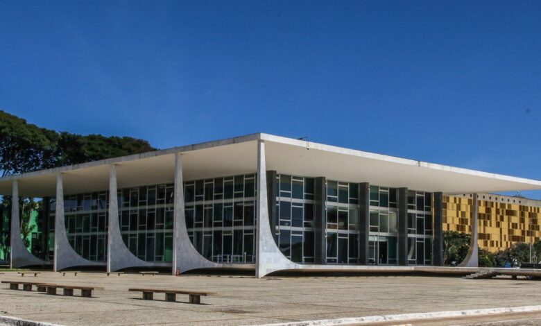 STF derruba lei que criou Programa Escola Sem Partido no Paraná