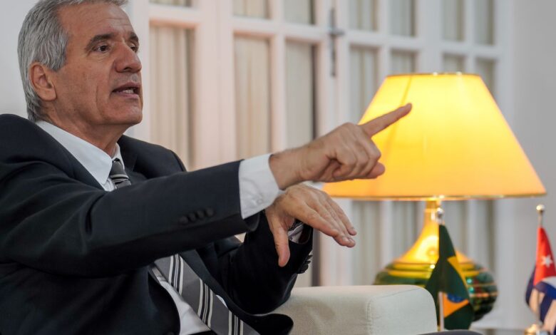 Embaixador de Cuba chama de genocídio medidas de Trump sobre petróleo