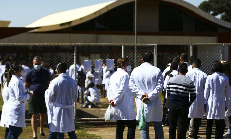 MEC revoga edital para criação de cursos particulares de medicina