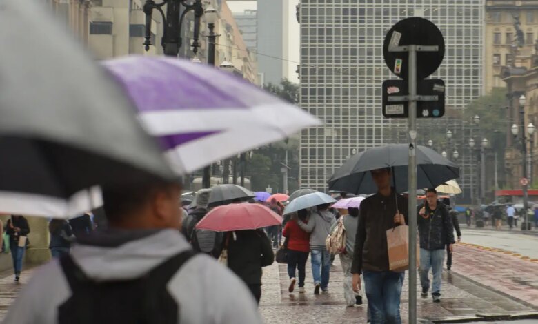 Defesa Civil de SP retoma gabinete de crise após previsão de chuvas