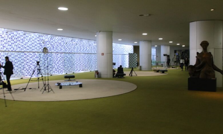 Sindicatos repudiam violência contra jornalista na Câmara