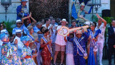 Rei Momo recebe chave da cidade e abre o Carnaval do Rio 2026