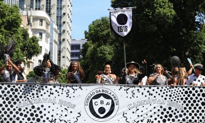 Cordão do Bola Preta celebra tradição de 107 carnavais no Rio