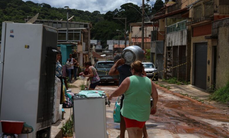 Sobe para 49 número de mortos em Juiz de Fora e Ubá