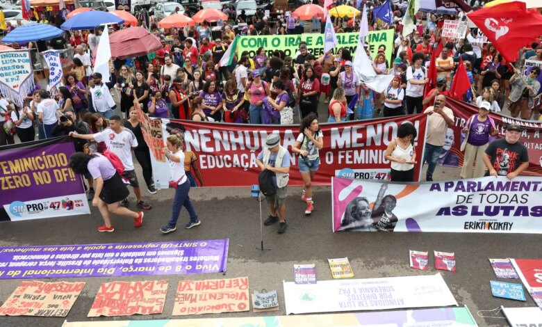 “Parem de nos matar”: exigem mulheres no 8 de março em Brasília