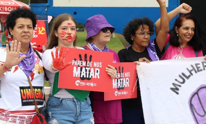 Protestos contra a violência de gênero tomam o Brasil neste 8 de março