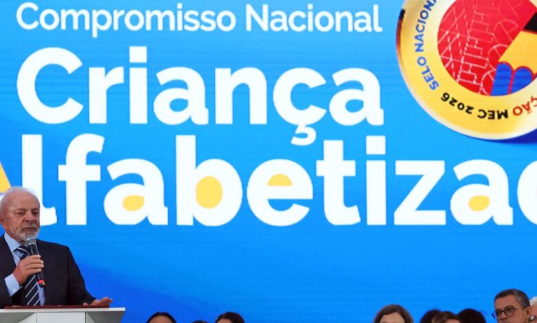 Brasil atinge meta com 66% das crianças alfabetizadas em idade certa