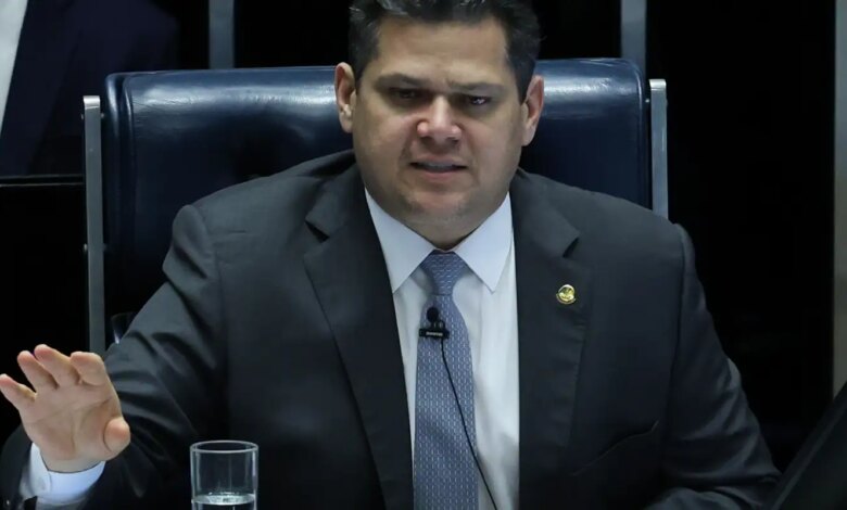 Alcolumbre mantém sessão da CPMI do INSS que quebrou sigilo de Lulinha