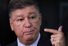 Dino dá 5 dias para senador explicar repasse de emendas à Lagoinha