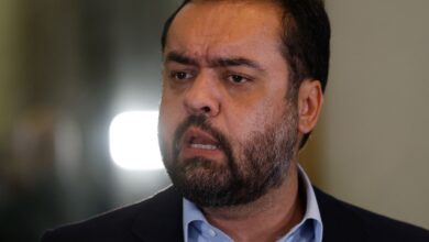 Cláudio Castro diz que sai do governo do Rio "de cabeça erguida"