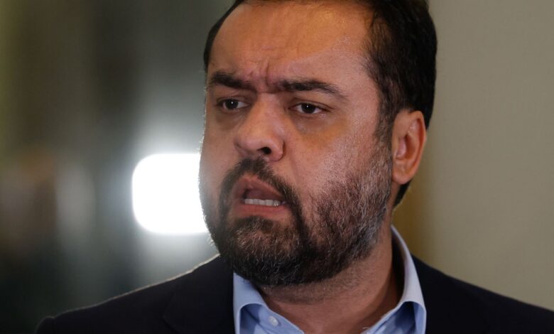 Cláudio Castro diz que sai do governo do Rio "de cabeça erguida"