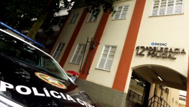 Indiciado por estupro coletivo no Rio se apresenta à polícia e é preso