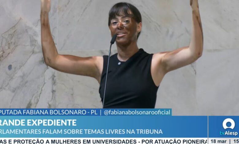 Deputados pedem cassação de Fabiana Bolsonaro por blackface na Alesp