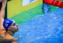 Arthur Xavier é prata nos 100m costas em competição em Barcelona