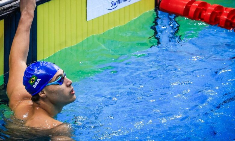 Arthur Xavier é prata nos 100m costas em competição em Barcelona