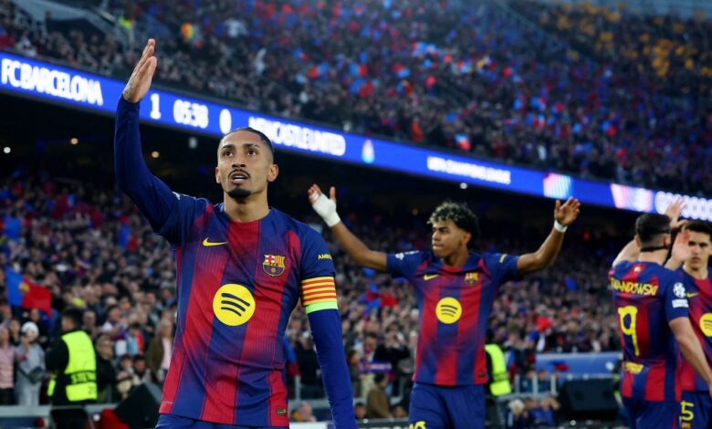 Raphinha marca dois em goleada do Barcelona na Liga dos Campeões