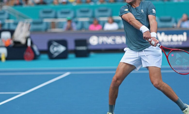 João Fonseca luta, mas é superado pelo espanhol Carlos Alcaraz