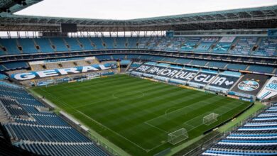 Grêmio faz 3 a 0 no Inter e está com uma mão na taça do Gauchão