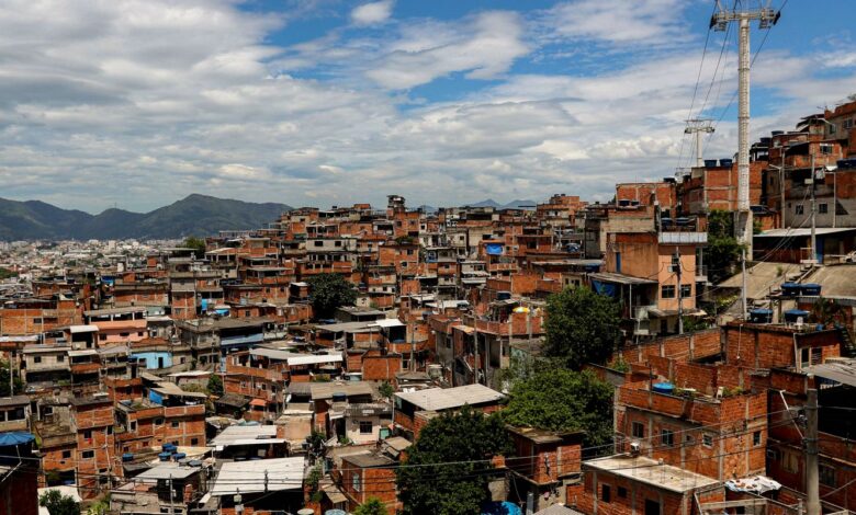 Área ocupada por favelas quase triplicou em 40 anos no Brasil