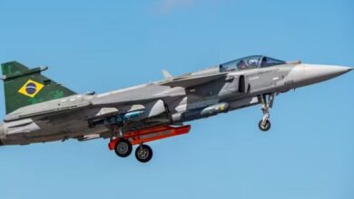 Lula batiza primeiro caça Gripen produzido no Brasil